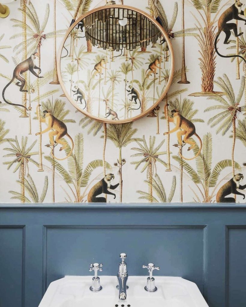 tropical theme wallpaper for bathroom