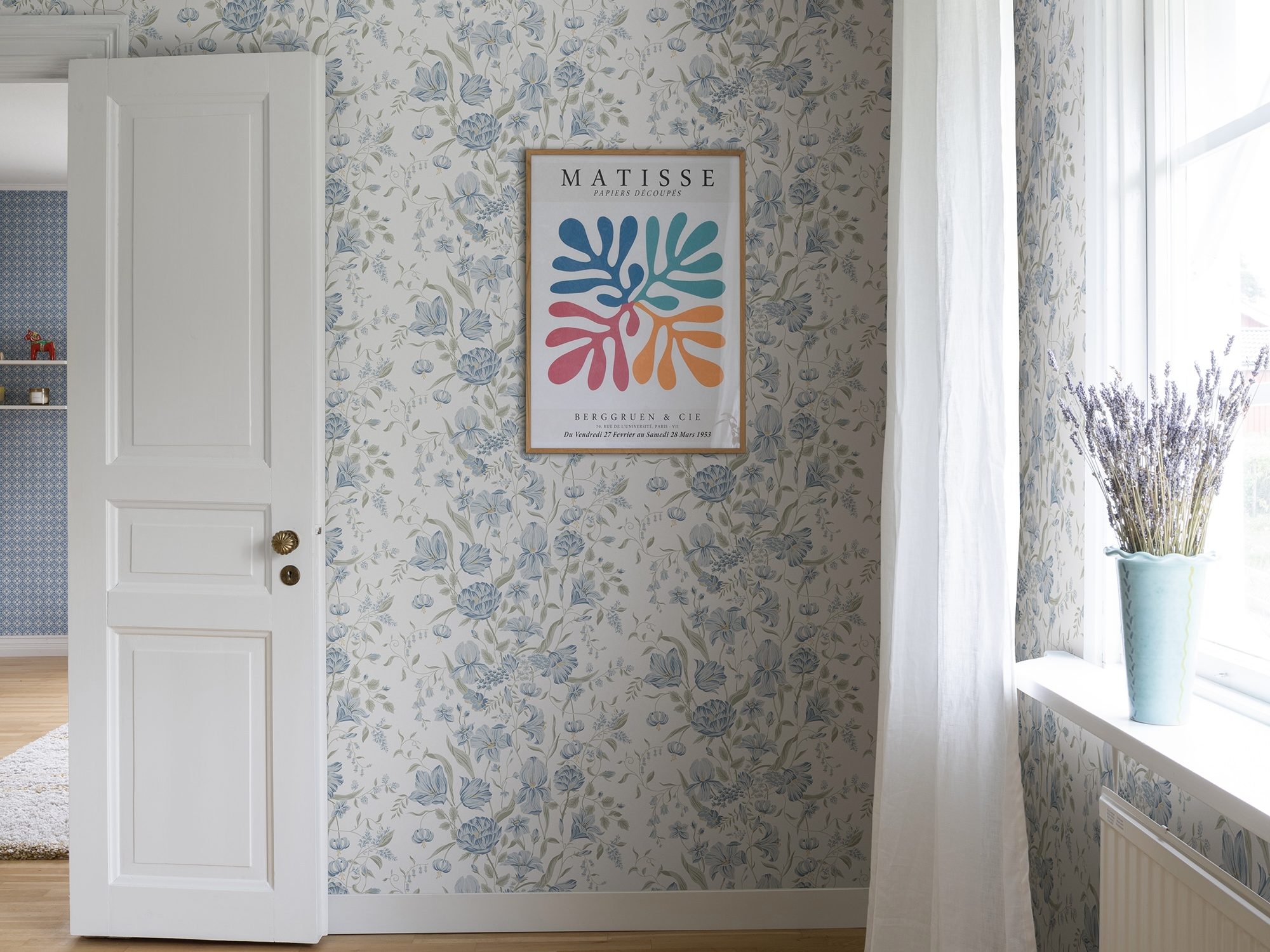 Karins Bukett Sky Blue Soft Floral Wallpaper