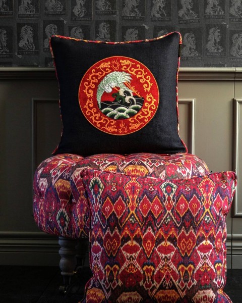 MINDTHEGAP | ASIAN CRANE Embroidered Cushion | LC40034