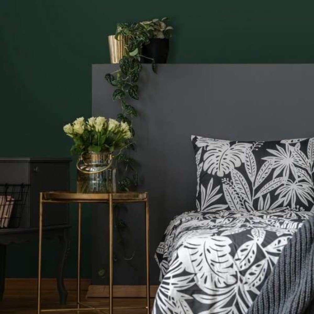 Graham & Brown / PARADISE / Uni Elegant Leaves Dark Green 106414 Wallpaper