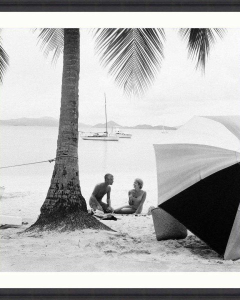 MINDTHEGAP | ON THE BEACH by Kelley Archive | FA12746