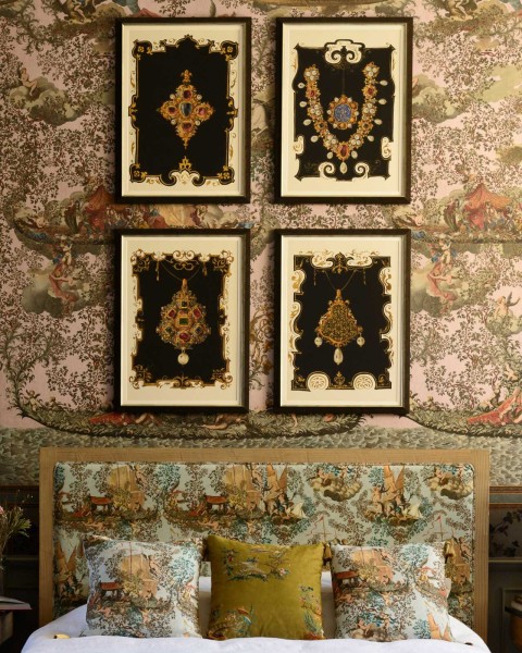 MINDTHEGAP | ANNA'S JEWELRY Framed Art
