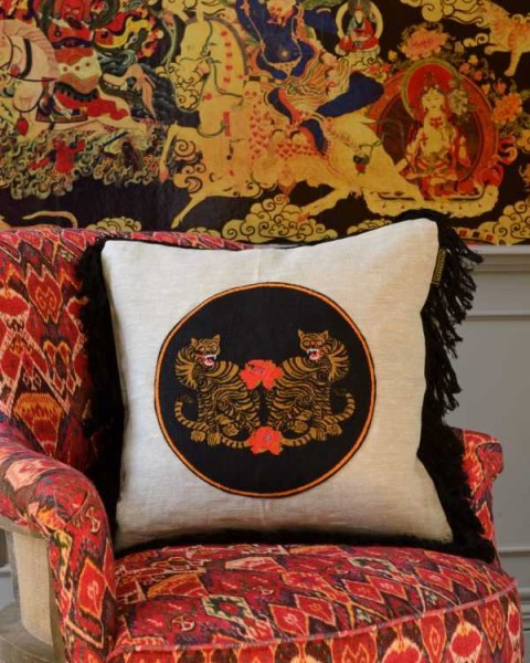 MINDTHEGAP | BENGAL TIGERS Embroidered Cushion | LC40031