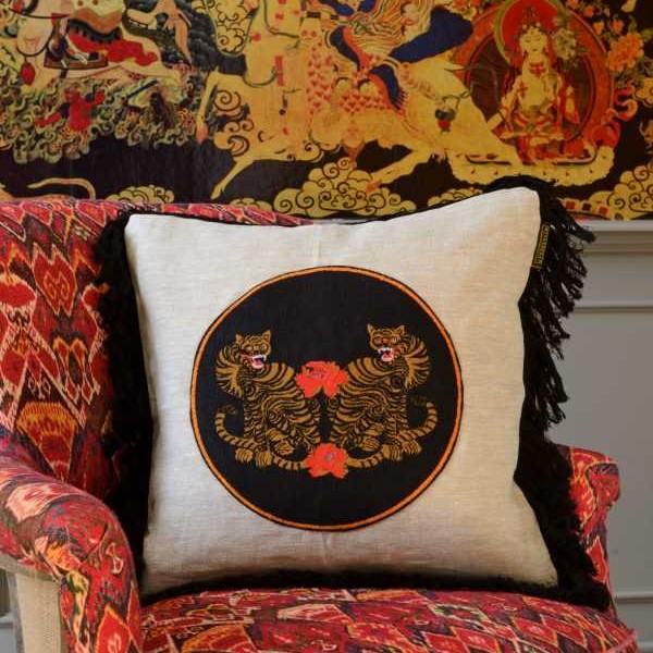 MINDTHEGAP | BENGAL TIGERS Embroidered Cushion | LC40031