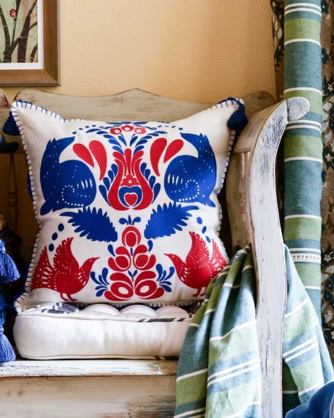 MINDTHEGAP | FOLK EMBROIDERY Embroidered Cushion | LC40080