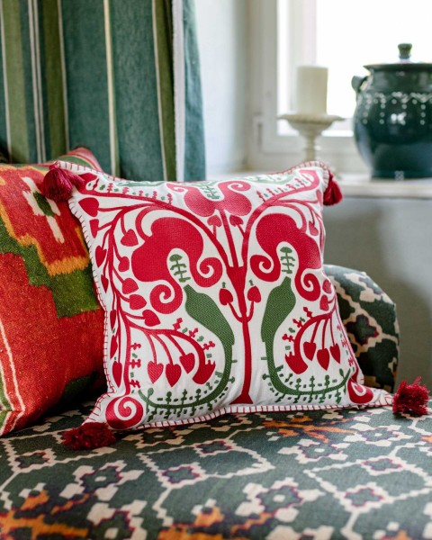 MINDTHEGAP | TRANSYLVANIAN SUZANI Embroidered Cushion | LC40083