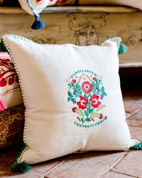 MINDTHEGAP | TRANSSILVANIAE FLORILEGIUM Embroidered Cushion | LC40084