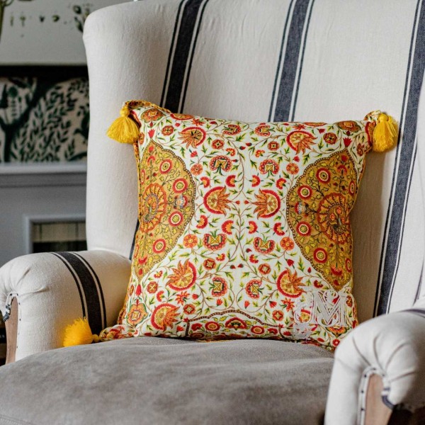 MINDTHEGAP | CSARDAS Cushion | LC40085