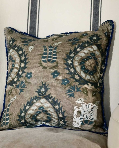 MINDTHEGAP | FLOURISH Cushion | LC40087