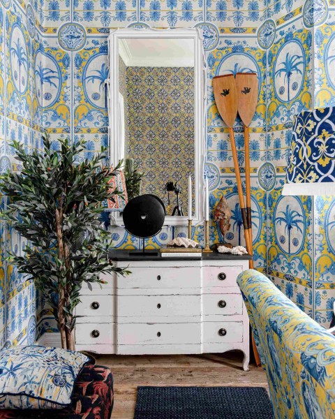 MINDTHEGAP | THE VILLA mural yellow | WP20575