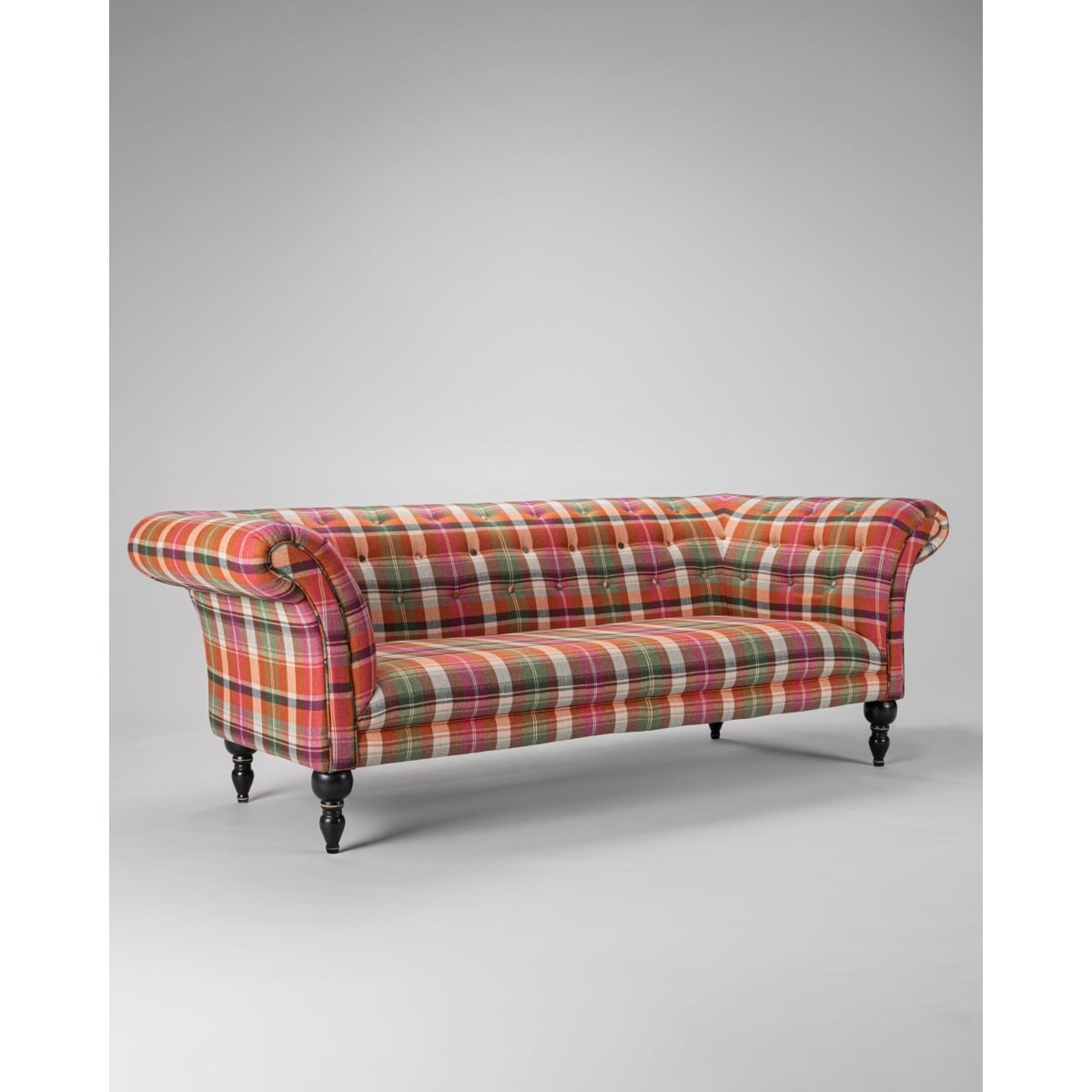Mindthegap | Transylvanian Rhapsody | CHESTERFIELD SOFA | KERSCHDORF Plaid Carrot