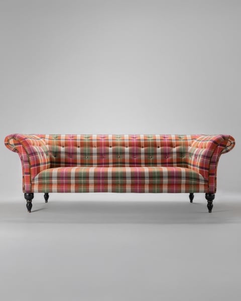 Mindthegap | Transylvanian Rhapsody | CHESTERFIELD SOFA | KERSCHDORF Plaid Carrot