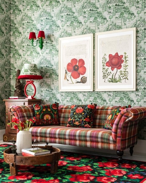 Mindthegap | Transylvanian Rhapsody | CHESTERFIELD SOFA | KERSCHDORF Plaid Carrot