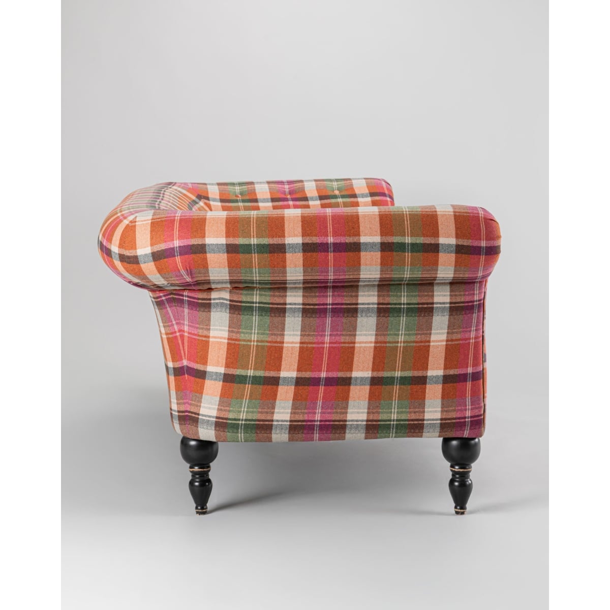 Mindthegap | Transylvanian Rhapsody | CHESTERFIELD SOFA | KERSCHDORF Plaid Carrot