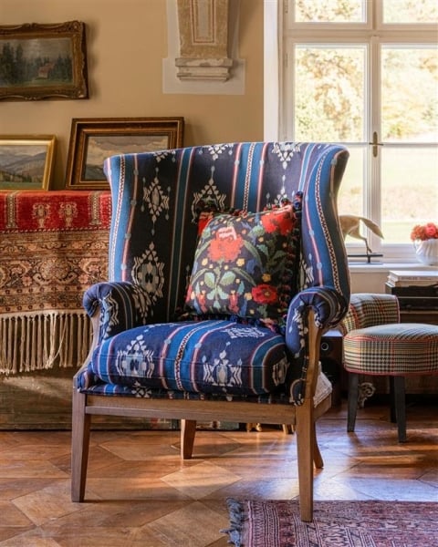 Mindthegap | Transylvanian Rhapsody | WILLIAM DECONSTRUCTED CHAIR | KING'S IKAT