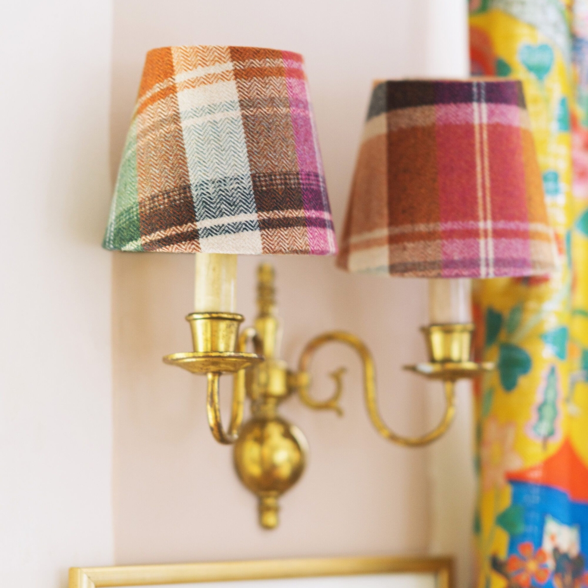 Mindthegap | Transylvanian Rhapsody | Wall Shade | KERSCHDORF Plaid Carrot