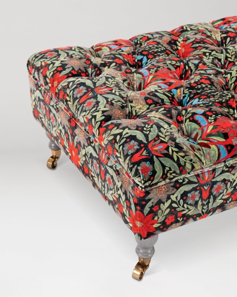 MINDTHEGAP | TYROL APRES-SKI HOME COLLECTION | Sofa | SARAY OTTOMAN - DER KÖNIG Black velvet