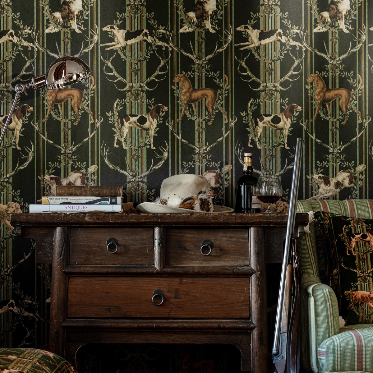 MINDTHEGAP | TYROL APRES-SKI HOME COLLECTION | MOUNTAIN DOGS WALLPAPER