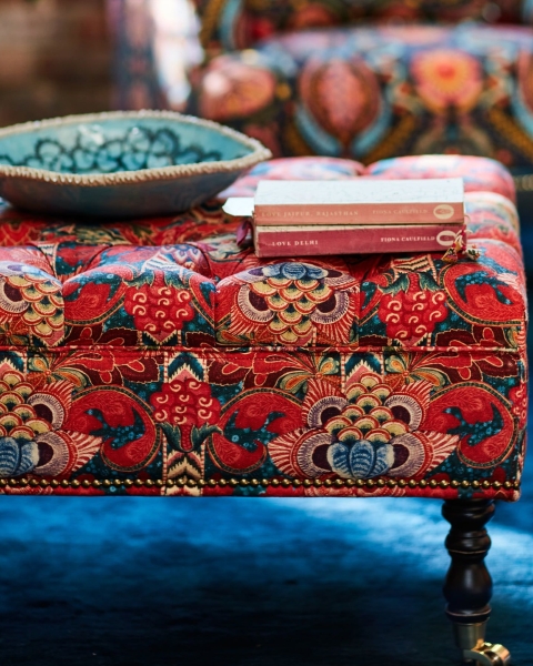 MINDTHEGAP | WOODSTOCK '69 | Sofa | SARAY OTTOMAN - PSYCHEDELIA Fabric