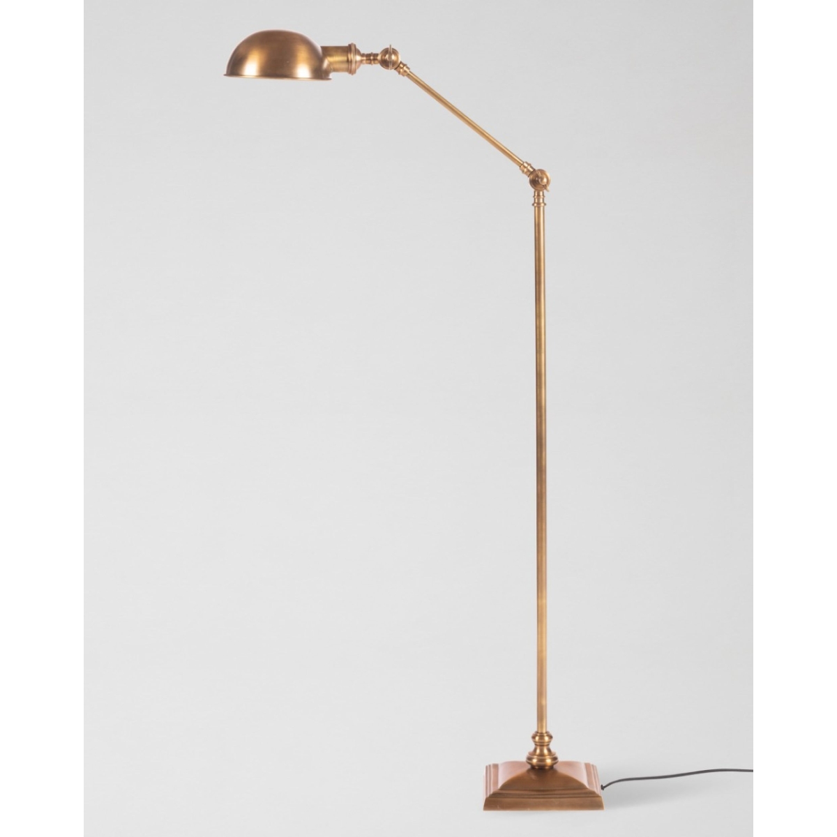 MINDTHEGAP | WOODSTOCK '69 | Floor Lamp | Jefferson in Antique Brass