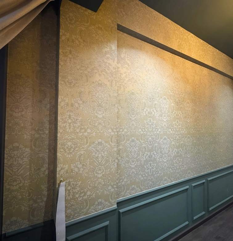 Damask wallpaper for your home