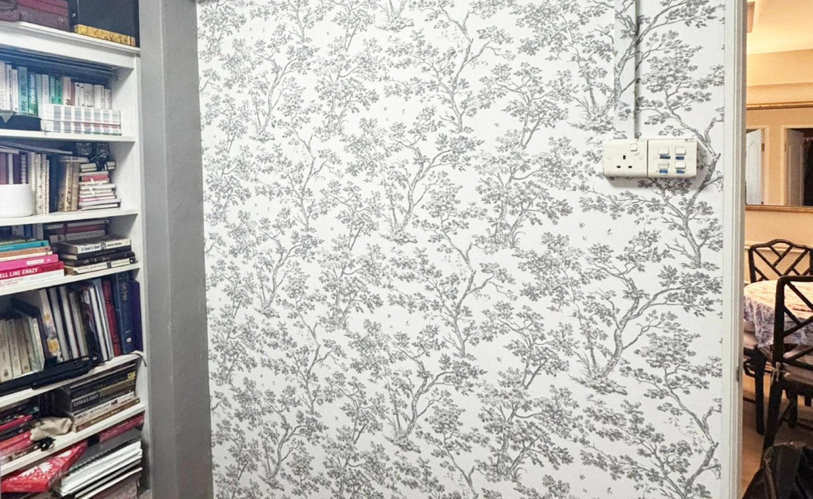 After installation of toile wallpaper