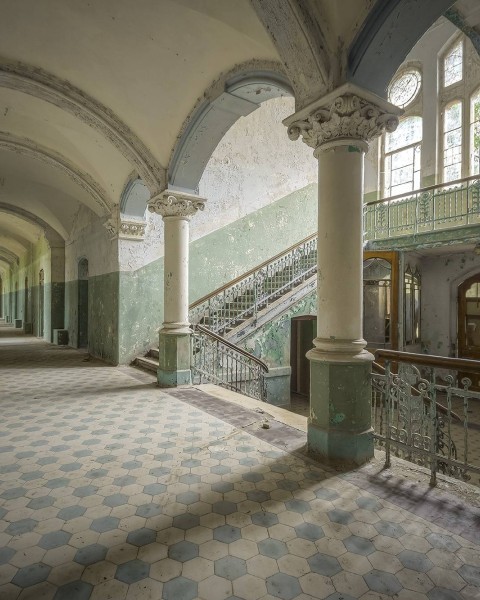 BLEACHED BAROQUE