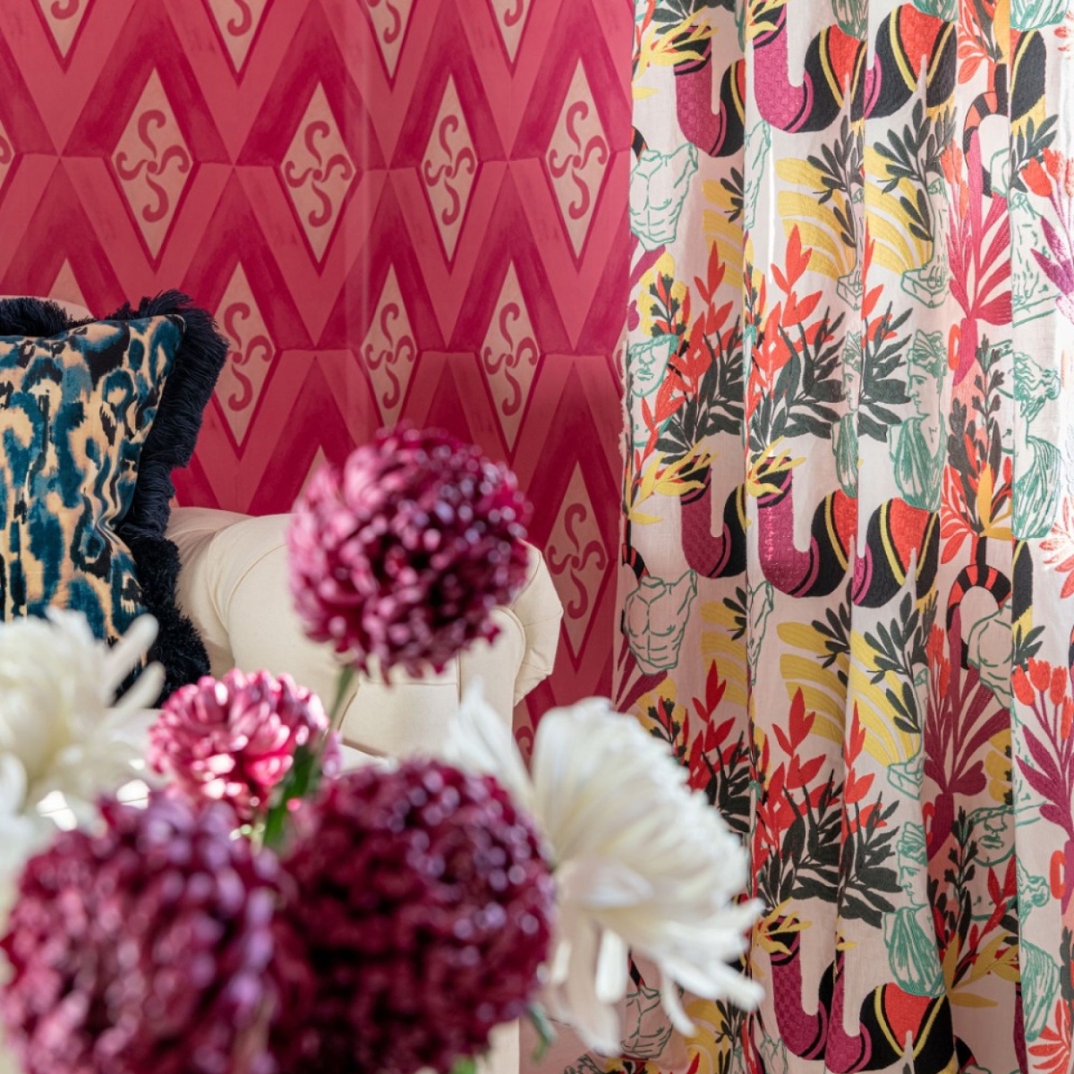 MINDTHEGAP | LA DOLCE VITA | Fabric | STATUARIO Pink Embroidered 