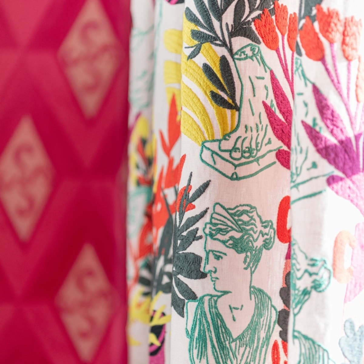 MINDTHEGAP | LA DOLCE VITA | Fabric | STATUARIO Pink Embroidered 