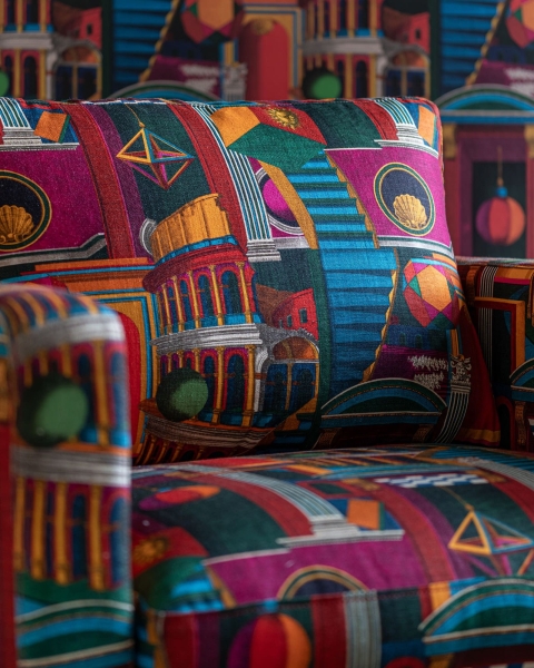 MINDTHEGAP | LA DOLCE VITA | MAVERICK CLUBCHAIR | PIAZZA DEGLI ARLECCHINI Linen