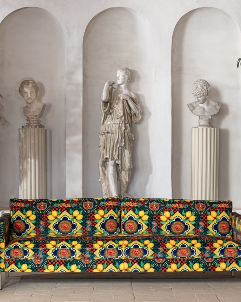 MINDTHEGAP | LA DOLCE VITA | SOFA | MAVERICK - AMALFI Blue velvet