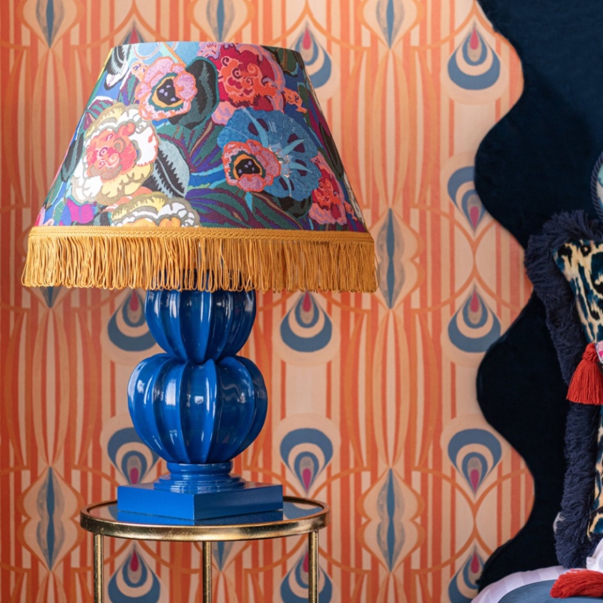 MINDTHEGAP | LA DOLCE VITA | Table Lamp | FIORI IN FIORE BOTANY in Signal Blue resin