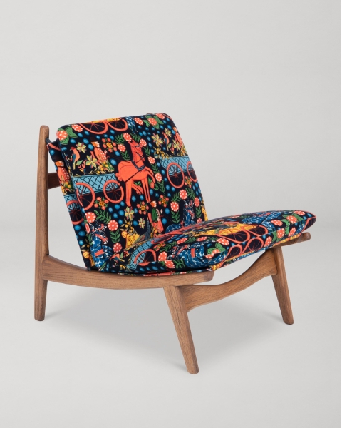 MINDTHEGAP | The Contemporary Capsule | Alyson Chair | Fasnacht Anthracite Velvet