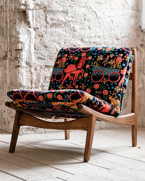 MINDTHEGAP | The Contemporary Capsule | Alyson Chair | Fasnacht Anthracite Velvet